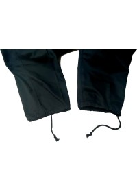 Showing adjustable drawstrings.